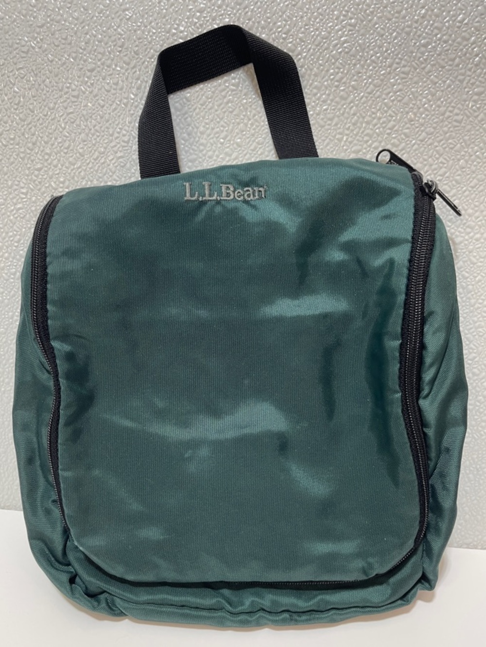 5/$25 L.L. Bean Men’s Forest Green Toiletry Kit with Black Handle